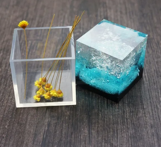 kak-ubrat-puzyirki-iz-epoksidnoj-smolyi